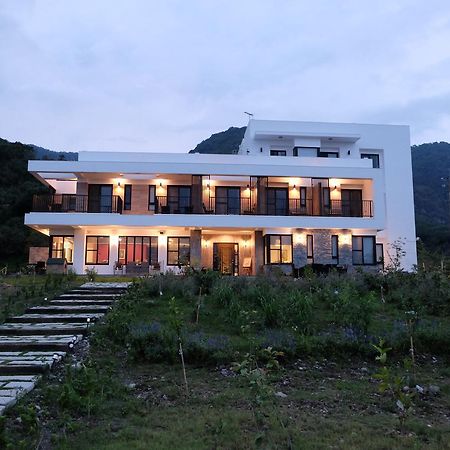 Moonlit Seaview Homestay Donghe Bagian luar foto
