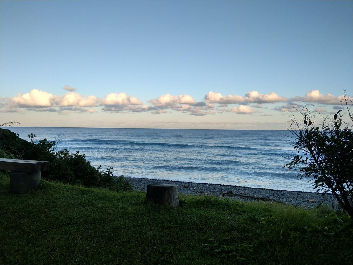 Moonlit Seaview Homestay Donghe Bagian luar foto