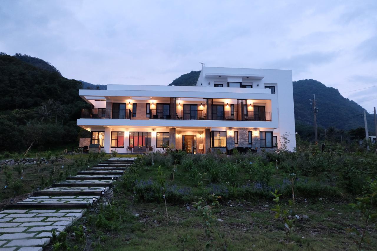 Moonlit Seaview Homestay Donghe Bagian luar foto