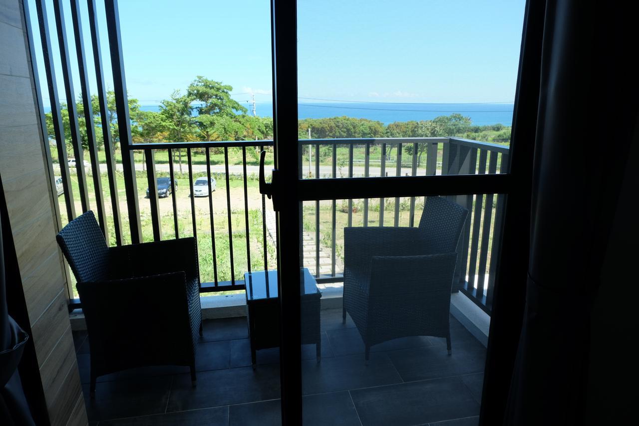 Moonlit Seaview Homestay Donghe Bagian luar foto